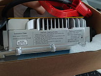 Зарядное устройство для машины подметальной A100